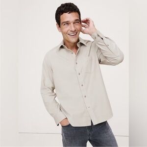 Banana Republic Men's Lightweight Corduroy
Shirt Size Medium EUC